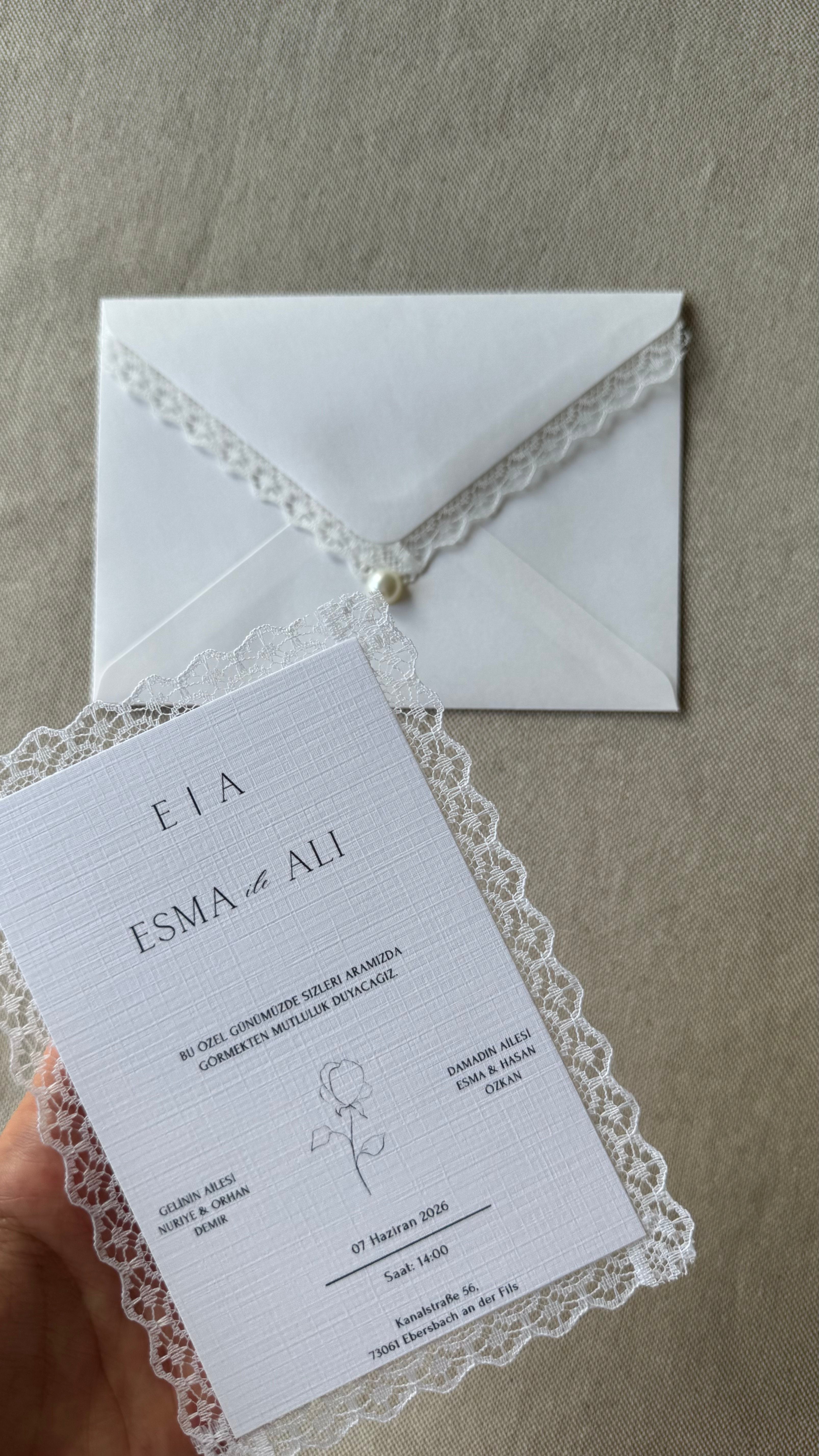 Personalisierte Einladungskarten mit Spitze