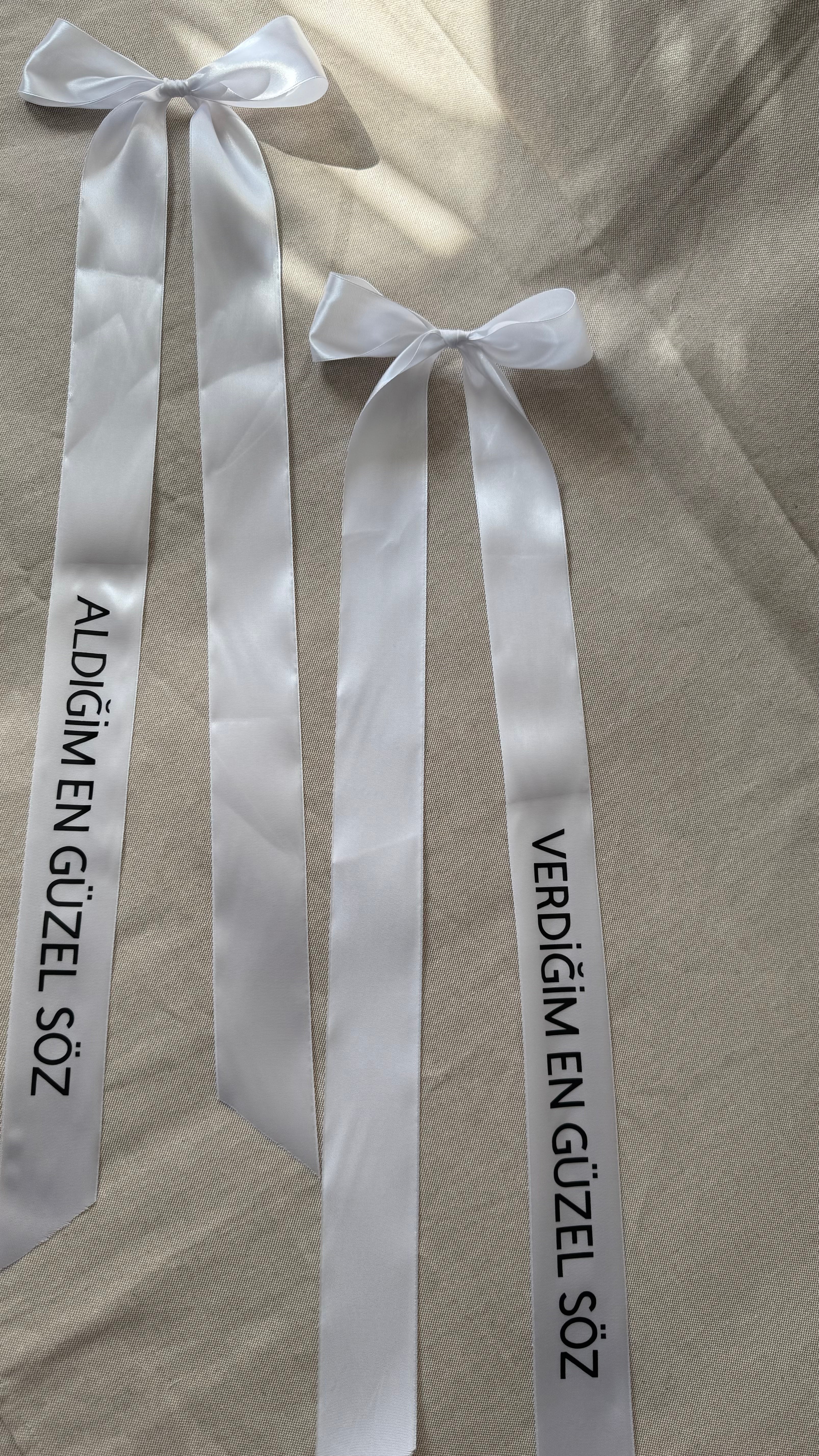 Personalisierte Satin Schleife für Hochzeit, Söz & Verlobung | Wunschtext