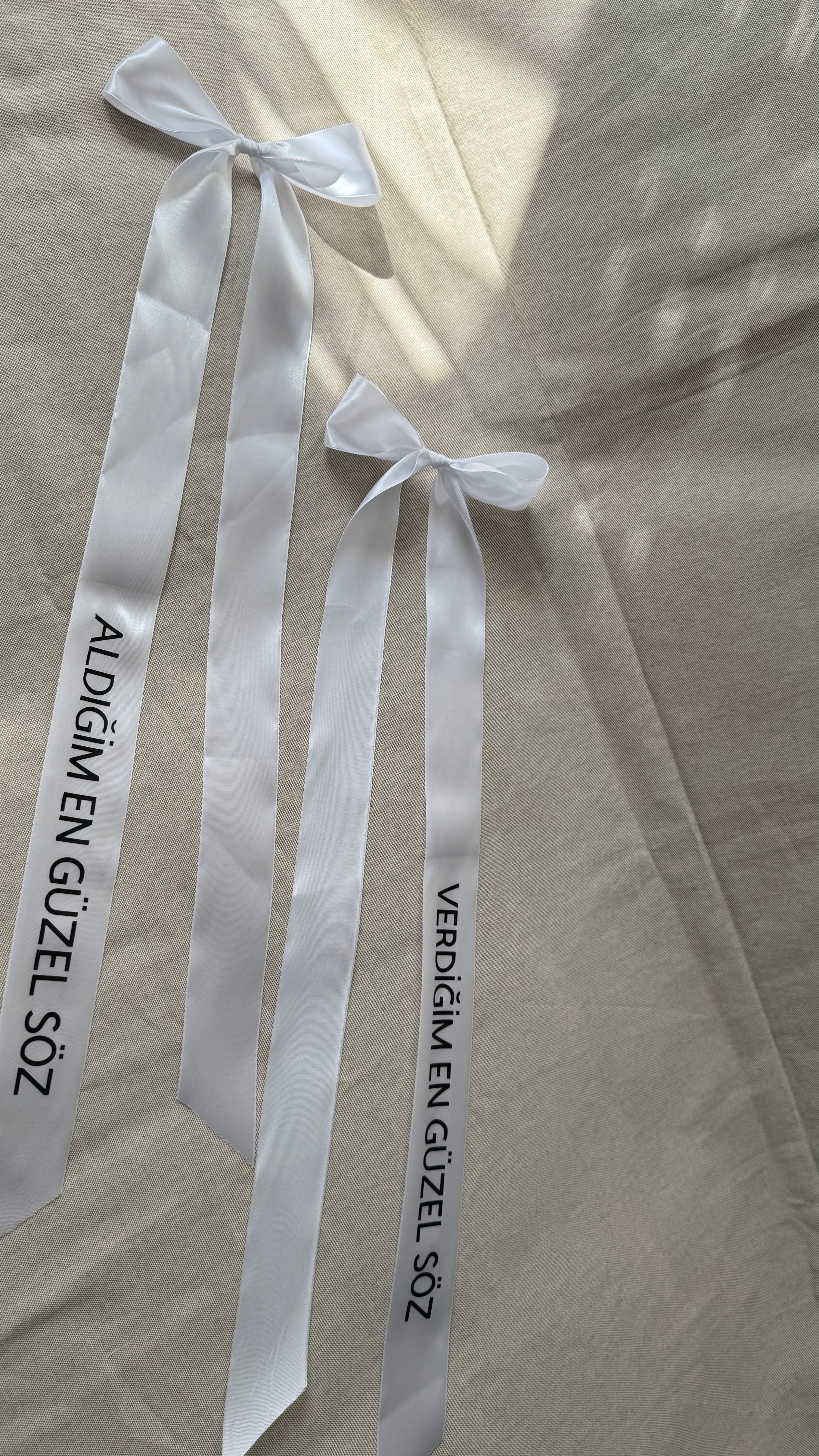 Personalisierte Satin Schleife für Hochzeit, Söz & Verlobung | Wunschtext