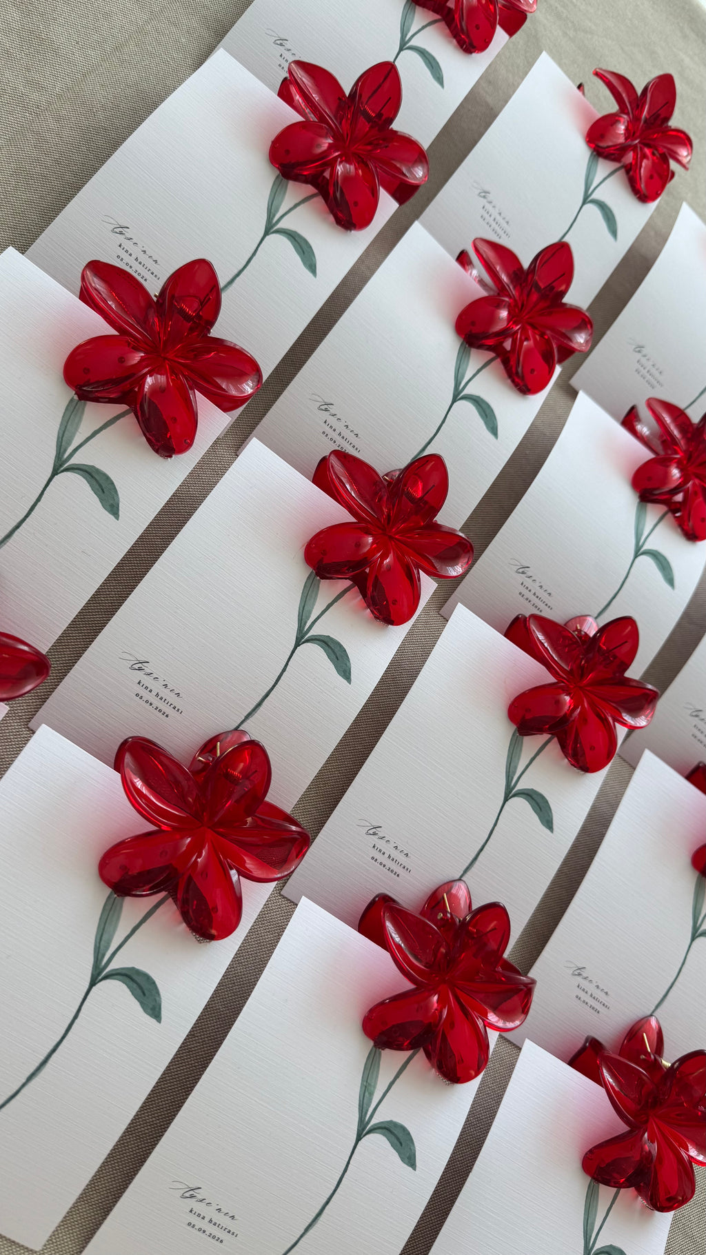 Personalisierte Karte mit Blumen-Haarspange | Kina Gastgeschenk