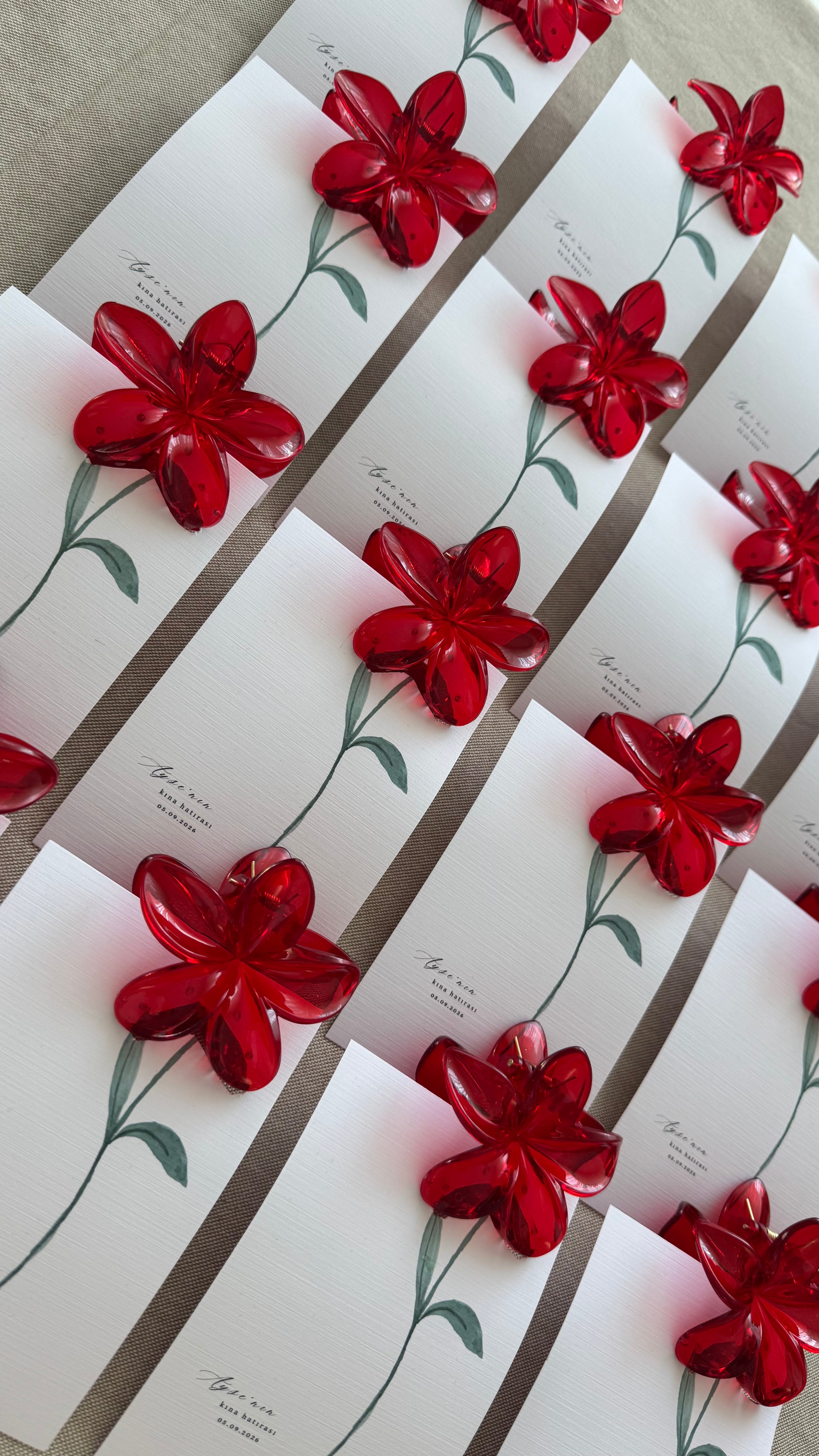 Personalisierte Karte mit Blumen-Haarspange | Kina Gastgeschenk