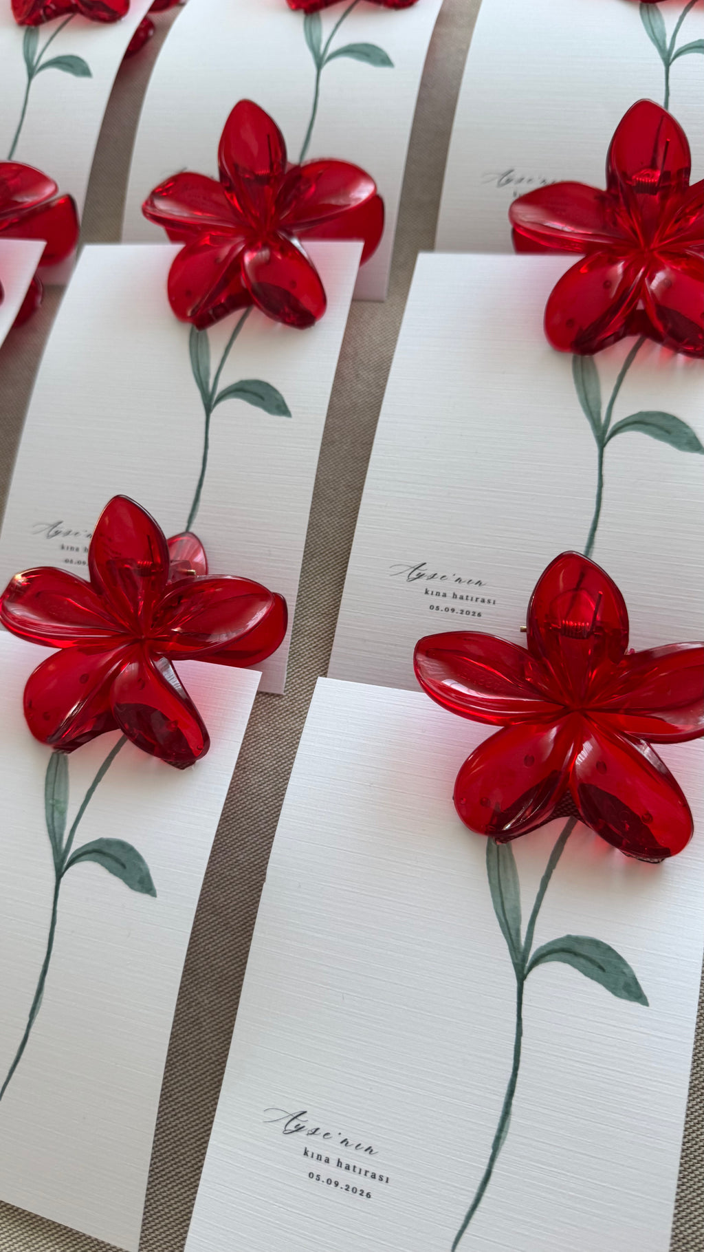 Personalisierte Karte mit Blumen-Haarspange | Kina Gastgeschenk