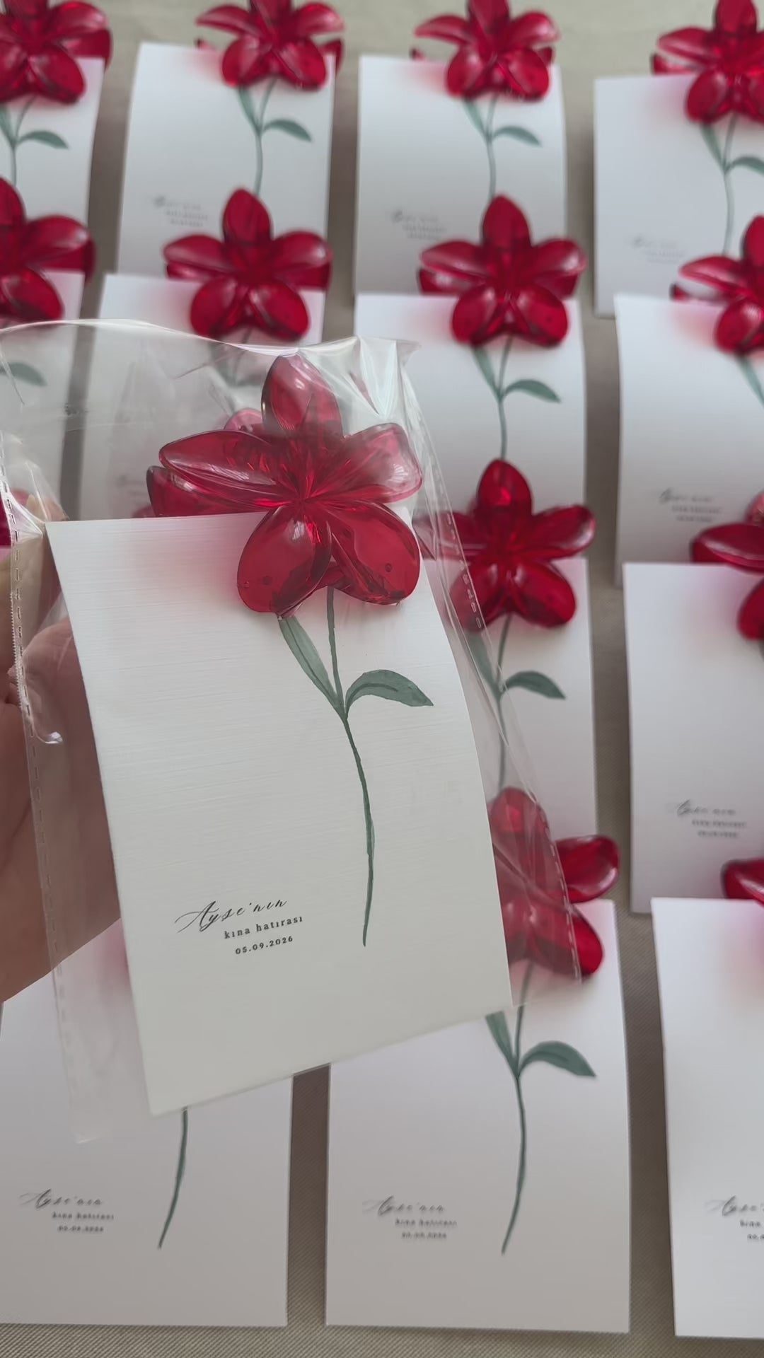 Personalisierte Karte mit Blumen-Haarspange | Kina Gastgeschenk