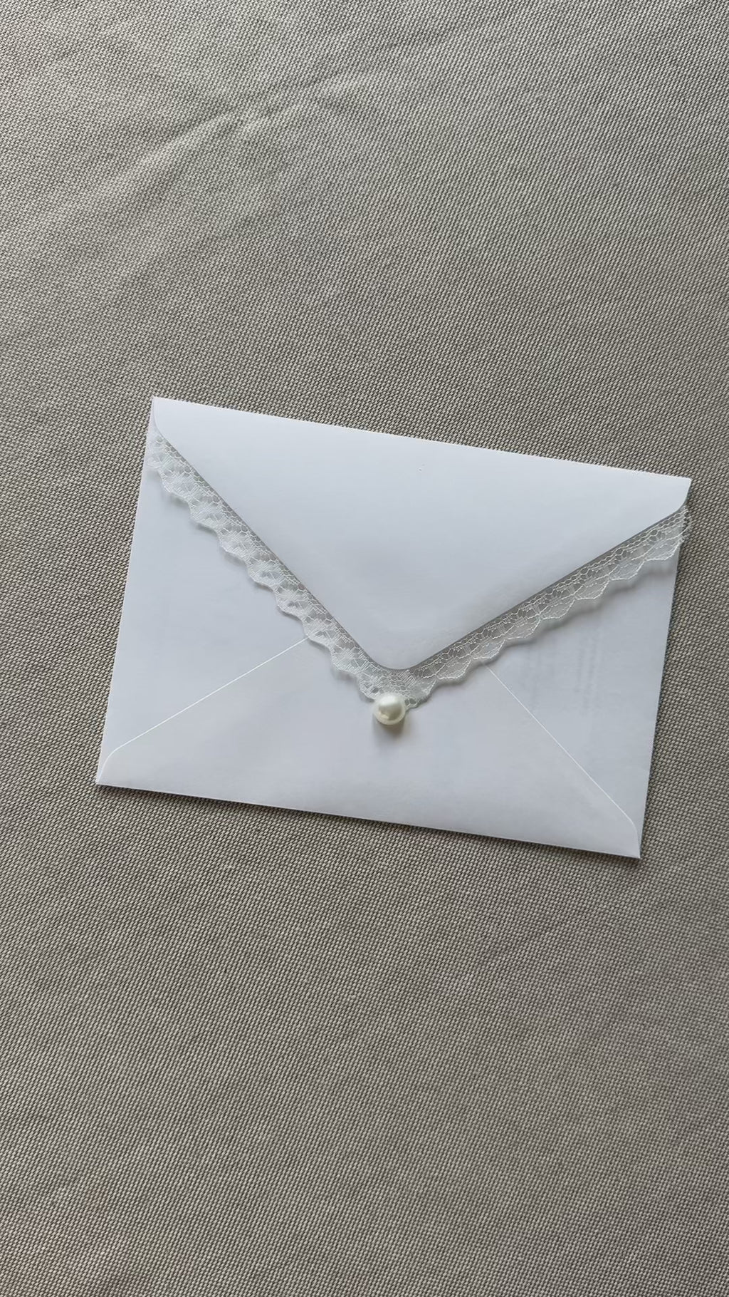 Personalisierte Einladungskarten mit Spitze